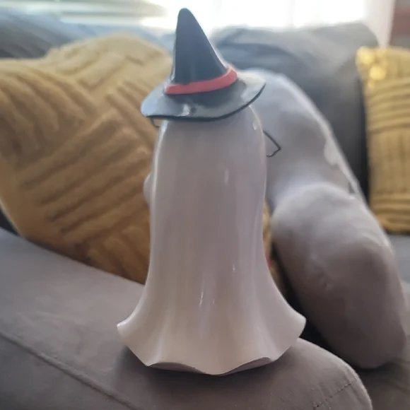Spooky Ghost Figurine with Hat and Pumpkin - Picture 3 of 4